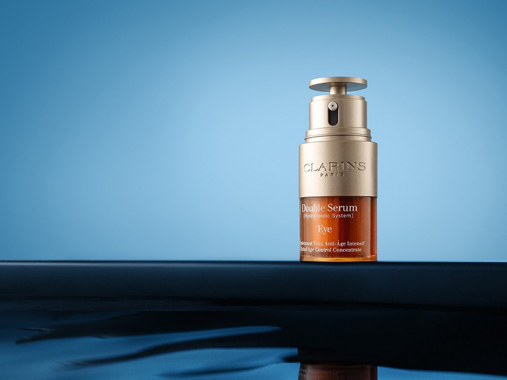 Serum bottle: color, light and reflections after