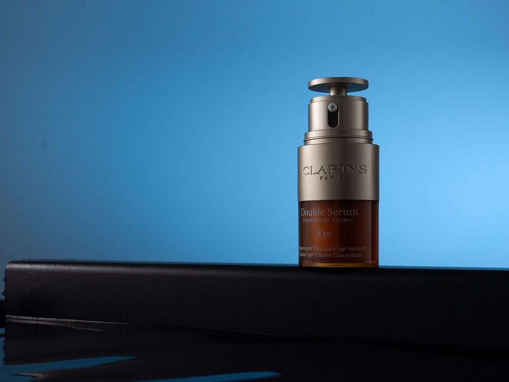 Serum bottle: color, light and reflections before